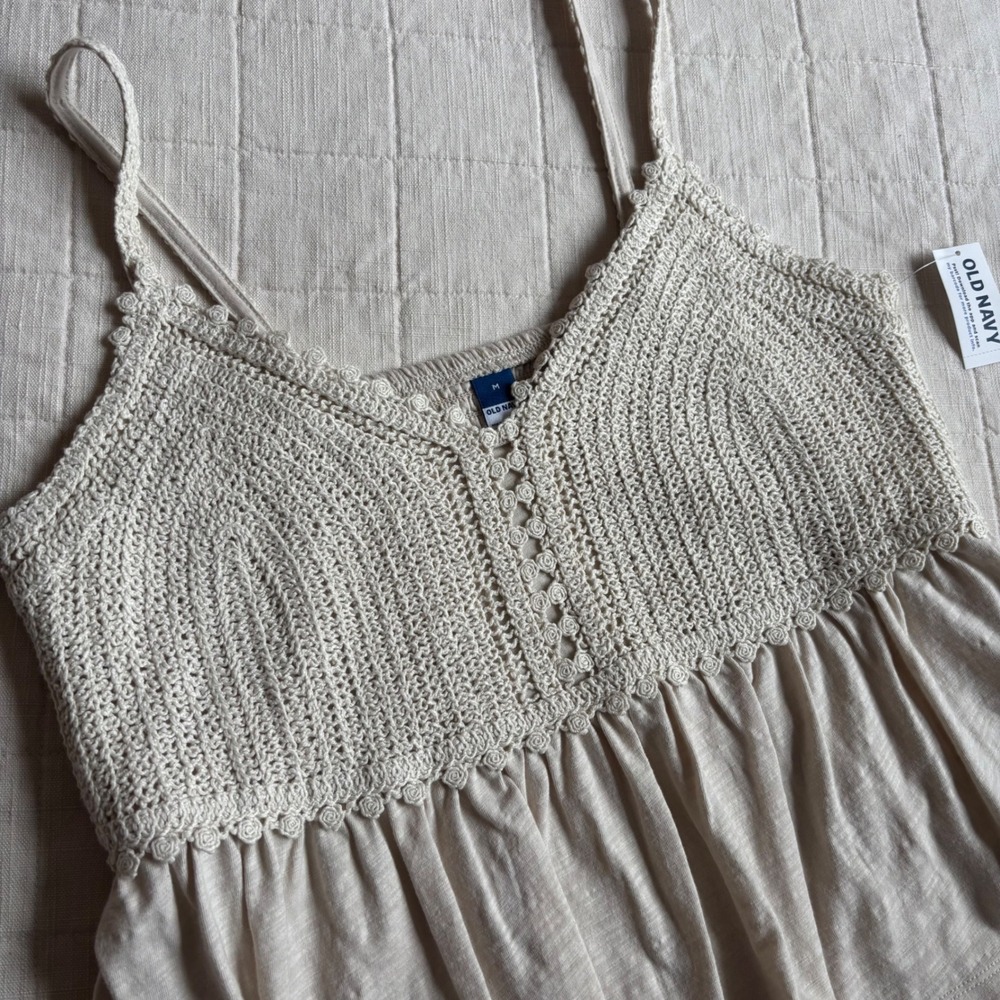 Old Navy Cami Top Women M Beige NEW Crochet Lace Babydoll Smocked Peplum‎ Boho